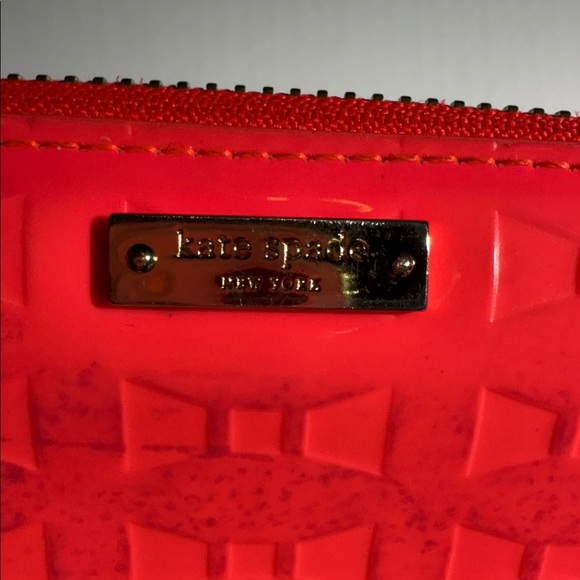 Kate Spade Bright Pink Bow Pattern Wallet - Picture 11 of 14